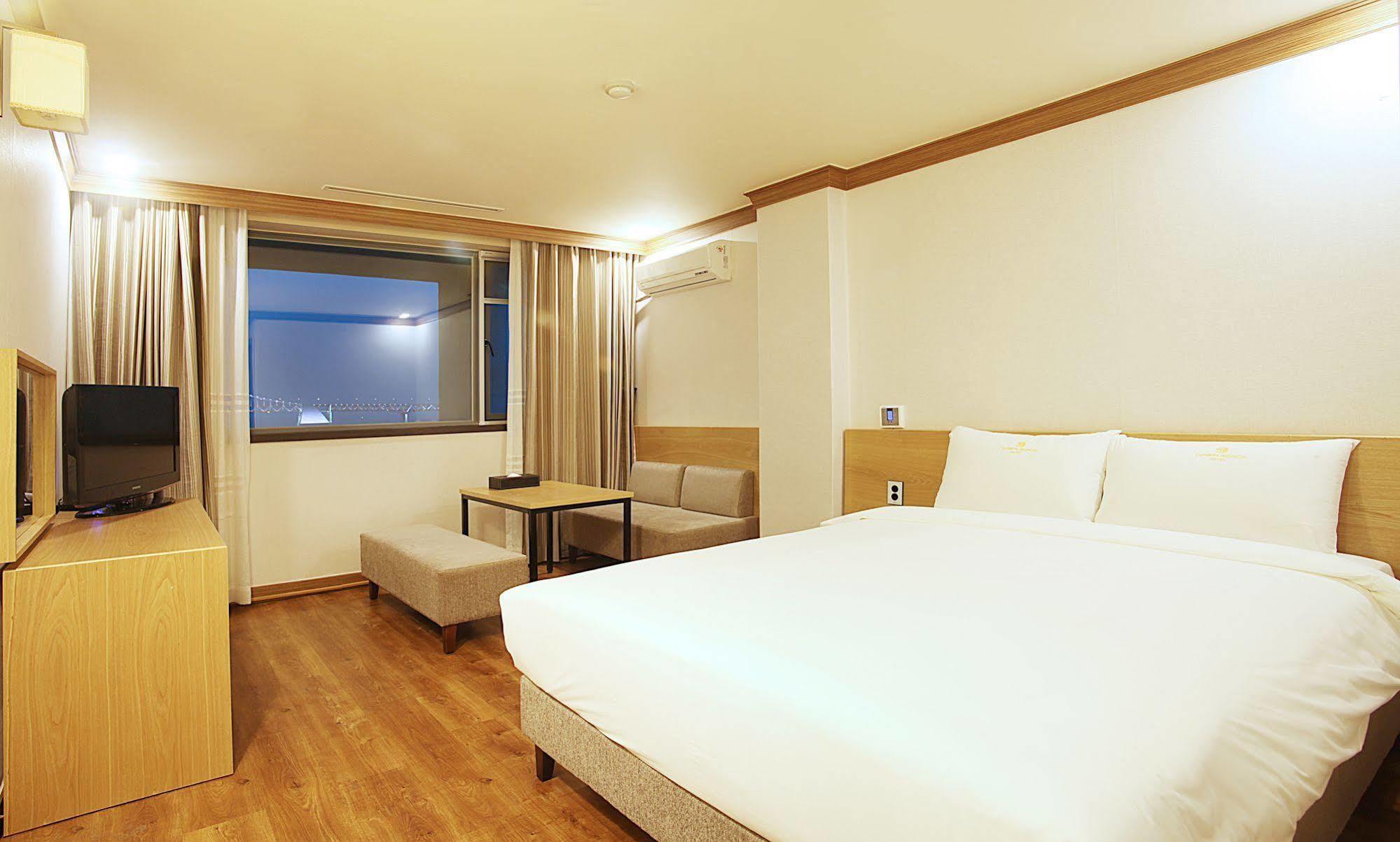 Dawn Beach Hotel Пусан Екстер'єр фото