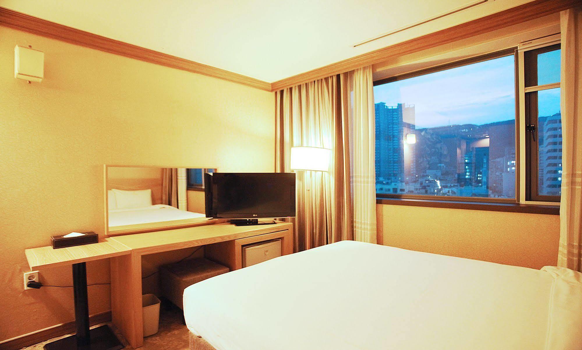 Dawn Beach Hotel Пусан Екстер'єр фото