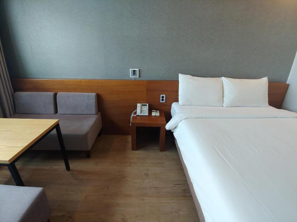 Dawn Beach Hotel Пусан Екстер'єр фото