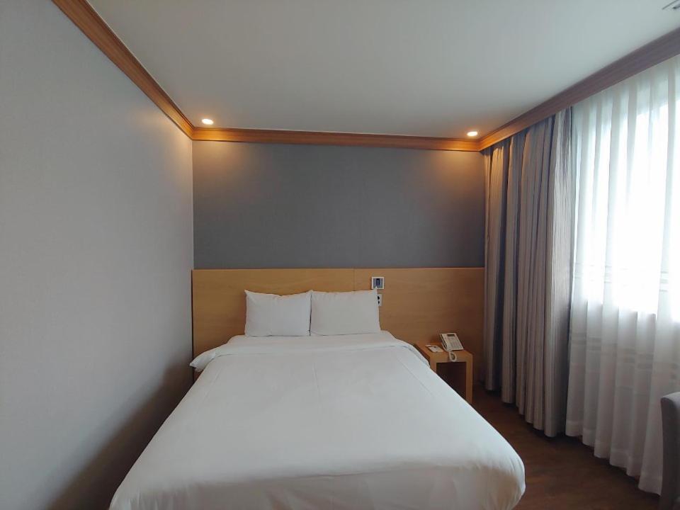 Dawn Beach Hotel Пусан Екстер'єр фото